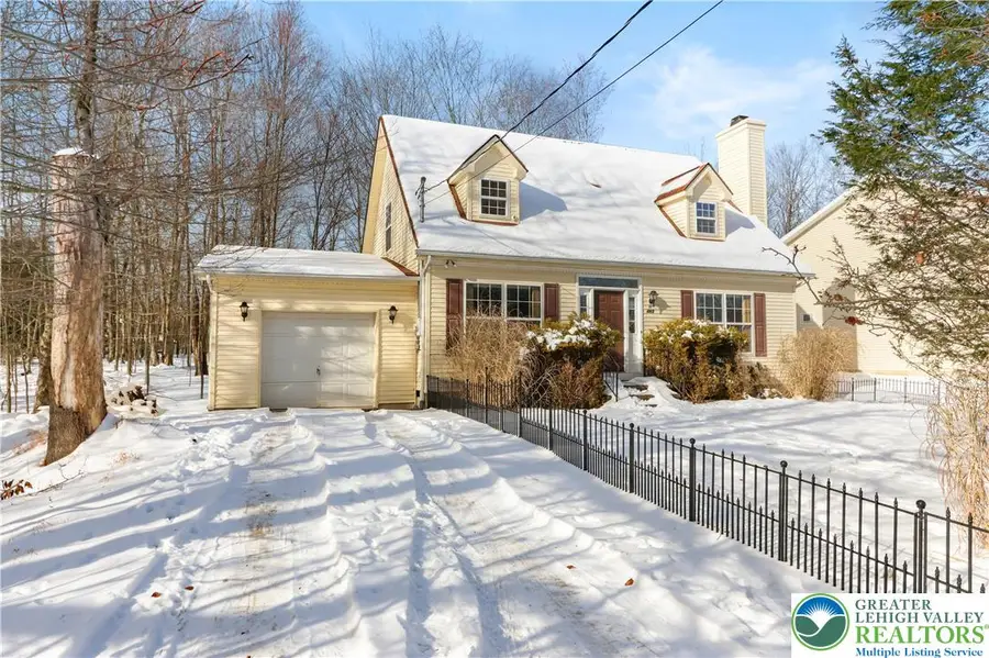 462 Country Place Drive, Coolbaugh Township, PA 18466 - Image #2