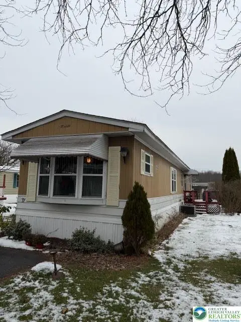 27 Powderhorn Place, Upper Mt Bethel Twp, PA 18343