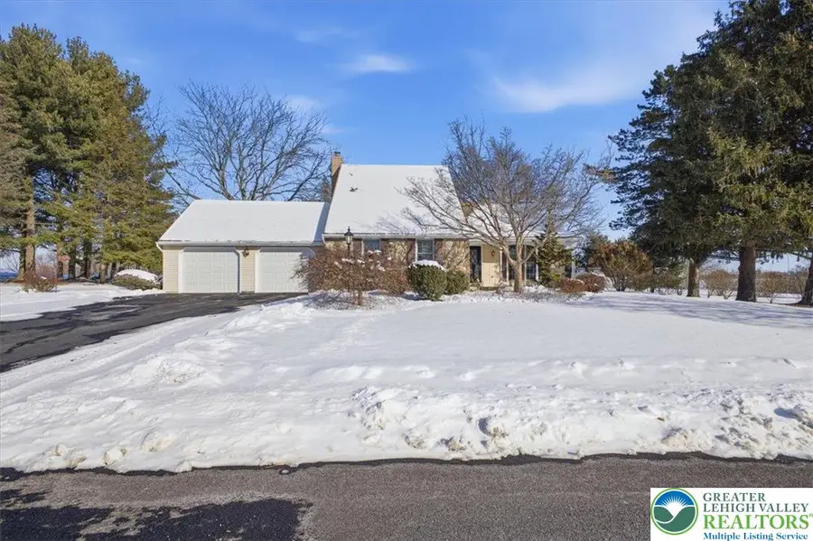 9 Kensington Circle, Allen, PA 18067 - Image #2