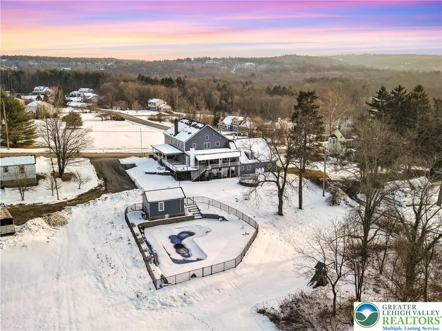 521 Greenview Drive, Sciota, PA 18353 - Image #2