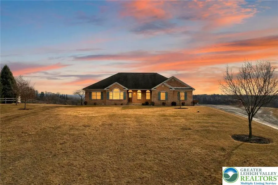 3338 Spring Valley Road, Washington, PA 18080 - Image #2