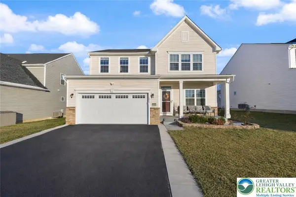 1064 Woodmont Lane, North Catasauqua Bor, PA 18032