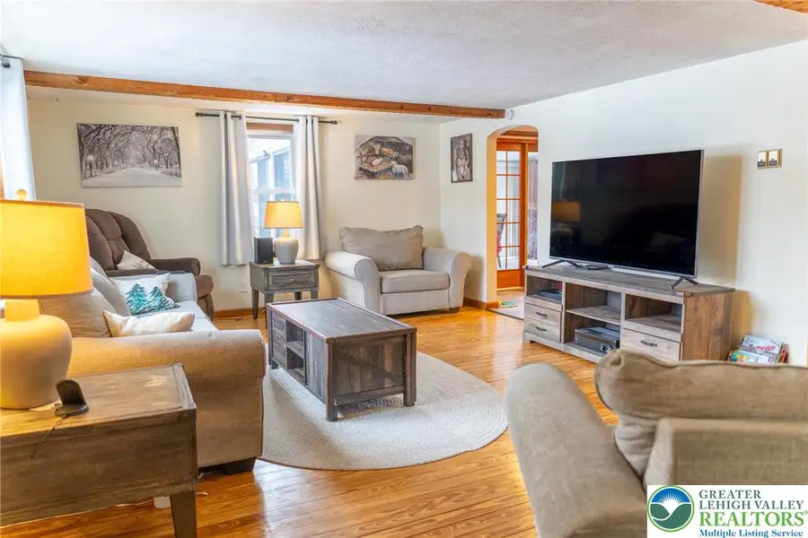 664 Locke Heights Road, Washington, PA 18013 - Image #2