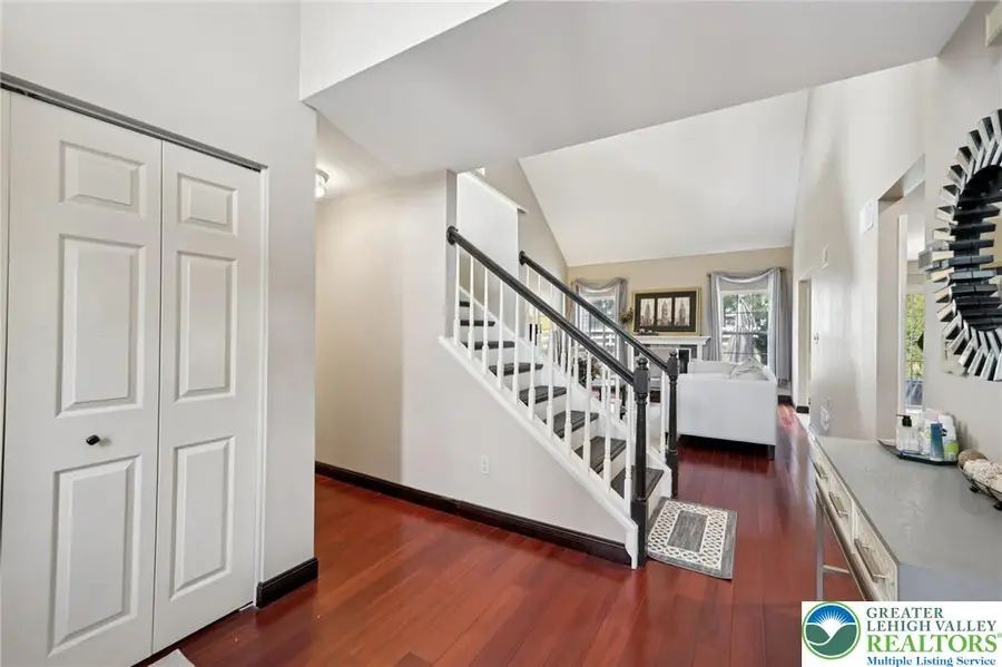 6059 Timberknoll Dr, Macungie, PA 18062 - Image #3