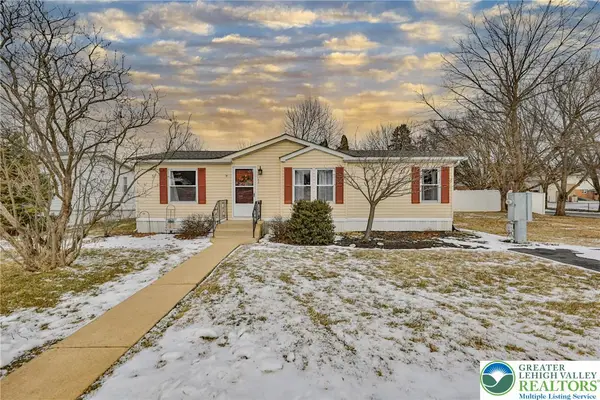 17 Canterbury Court, Forks Twp, PA 18040