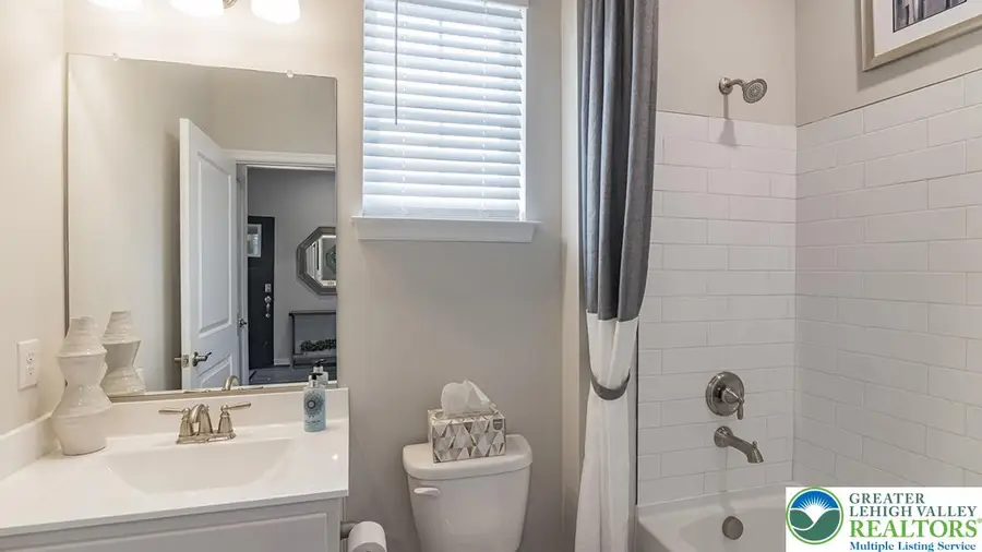 1553 Dresden Drive, Breinigsville, PA 18031 - Image #3