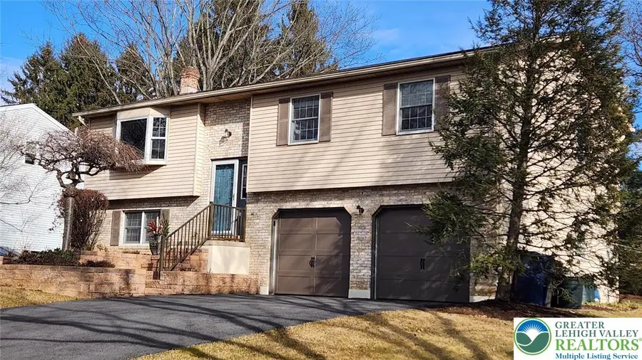 1989 Pierce Drive, South Whitehall Township, PA 18052 - Image #2