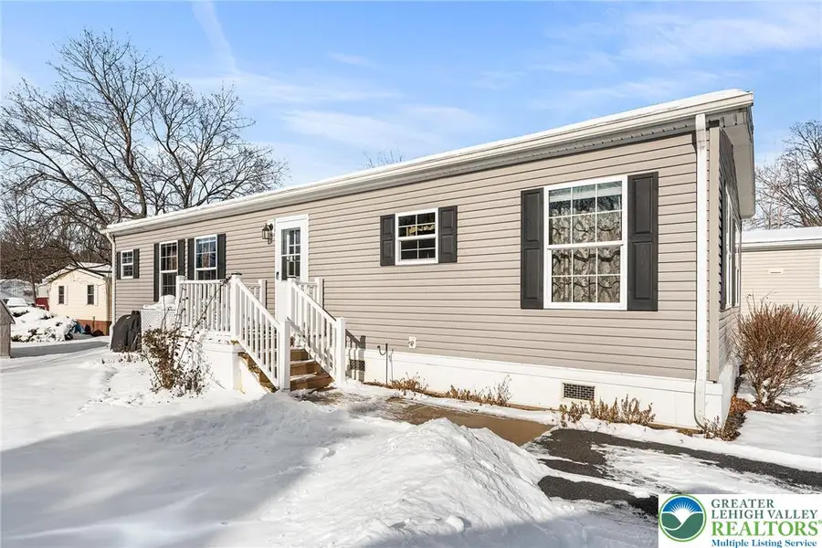 8754 Breinig Run Circle, Breinigsville, PA 18031 - Image #2