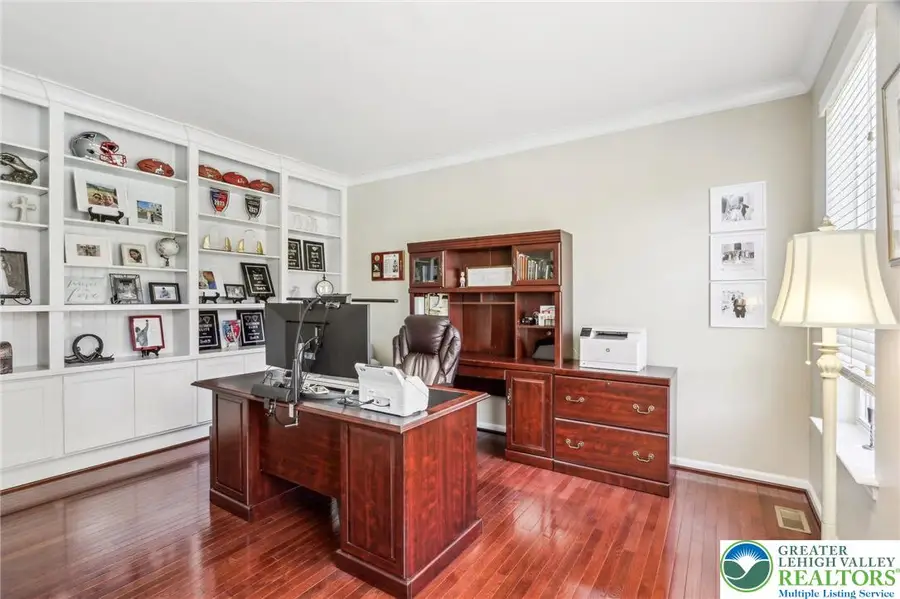 955 Yorkshire Drive, Breinigsville, PA 18031 - Image #3