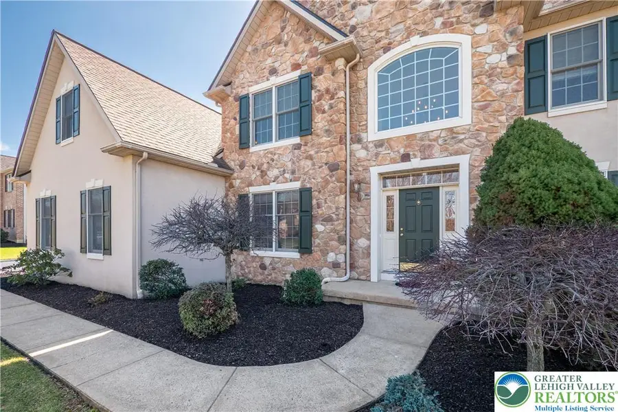 3350 N Bay Hill Drive, Upper Saucon, PA 18034 - #3