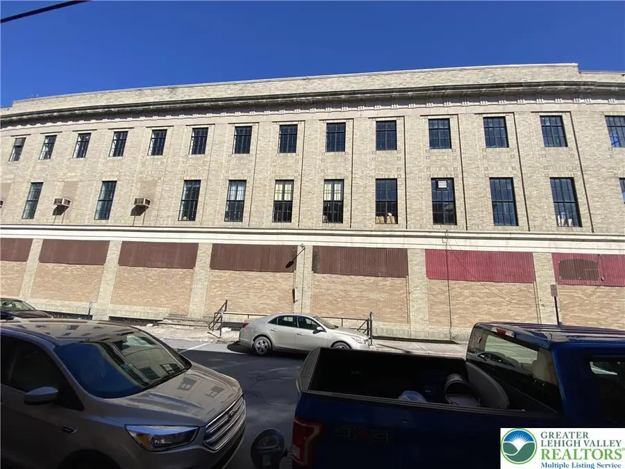 139 W Broad Street, Tamaqua, PA 18252 - #3