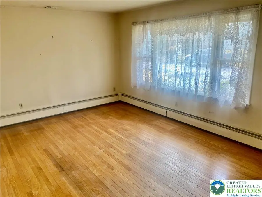 3925 Union Avenue, North Whitehall, PA 18078 - #3