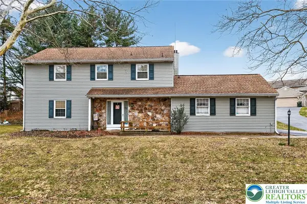 7914 Woodsbluff Run, Upper Macungie Twp, PA 18051