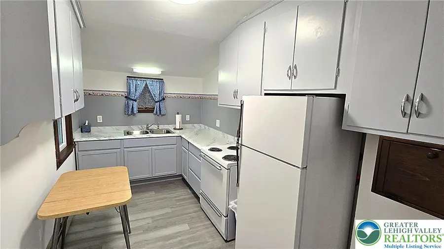 3214 S Front Street, Hokendauqua, PA 18052 - #3