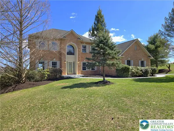 4123 Wyndemere Circle E, Lowhill Twp, PA 18078