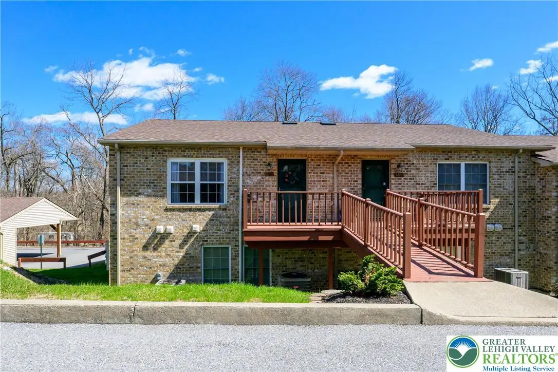 3129 E Church Circle #12, Hokendauqua, PA 18052 - #1