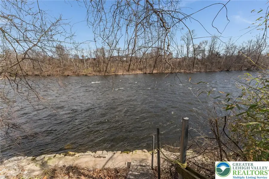 3271 Water Street, Hokendauqua, PA 18052 - #2