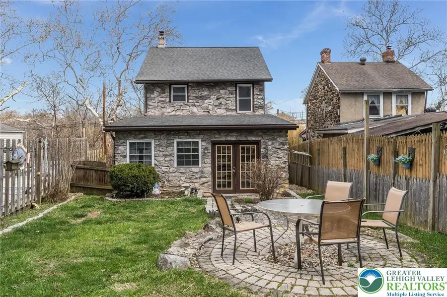 3271 Water Street, Hokendauqua, PA 18052 - #3