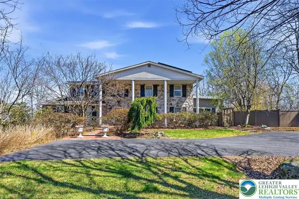 164 Chestnut Oak Drive, Pocono Twp, PA 18372