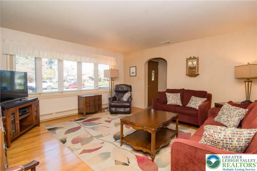 3316 Edinburgh Road, South Whitehall, PA 18104 - #3