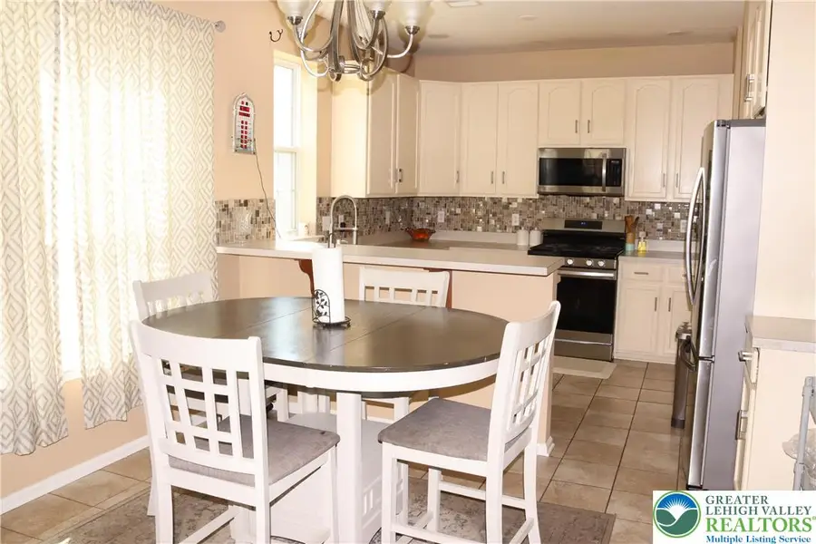 1035 Jervin Court, South Whitehall, PA 18104 - #2