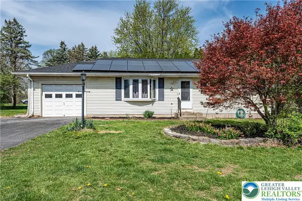 8 Babbling Brook Road, Easton, PA 18045