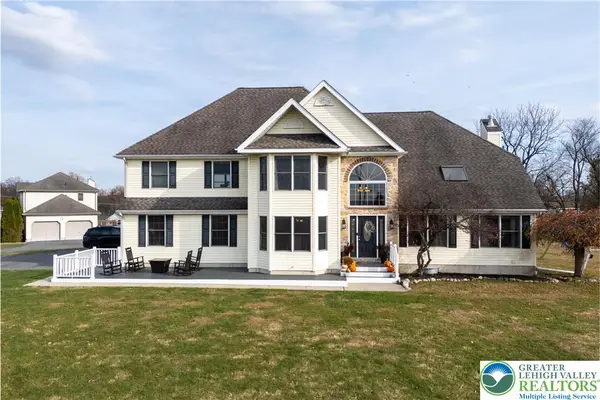 5 Farmstead Way, Upper Mt Bethel Twp, PA 18343