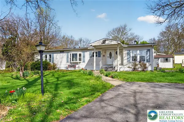 4 Woodsdale Court, Moore Twp, PA 18014