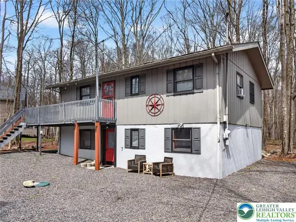 53 Maple Street, Clifton Twp, PA 18424