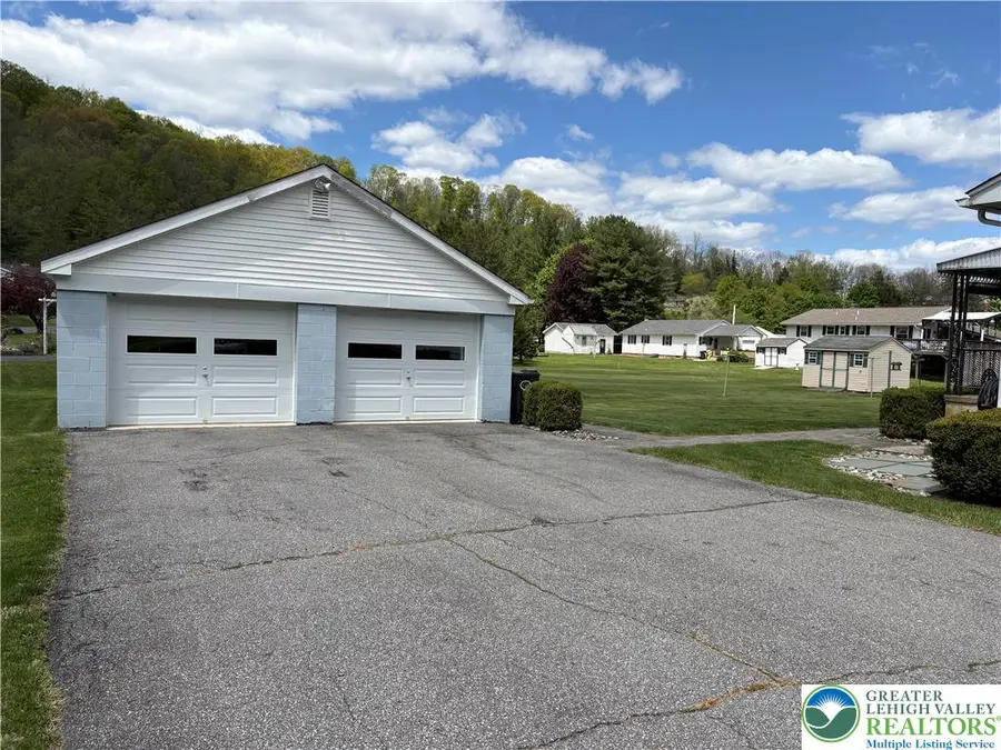 6586 School Street, Martins Creek, PA 18013 - #3