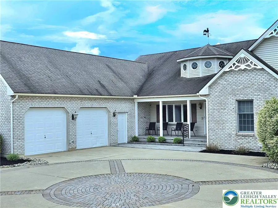 141 Clovershire Drive, Bushkill, PA 18064 - #2