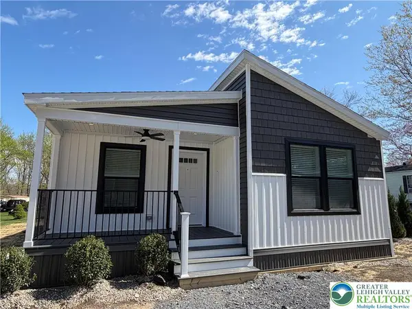425 Upper Pmhe North Drive, East Stroudsburg, PA 18302