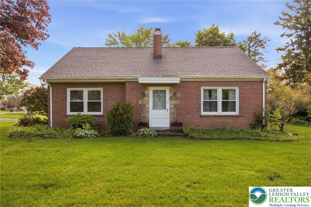 3232 Edinburgh Road, South Whitehall, PA 18104 - #1