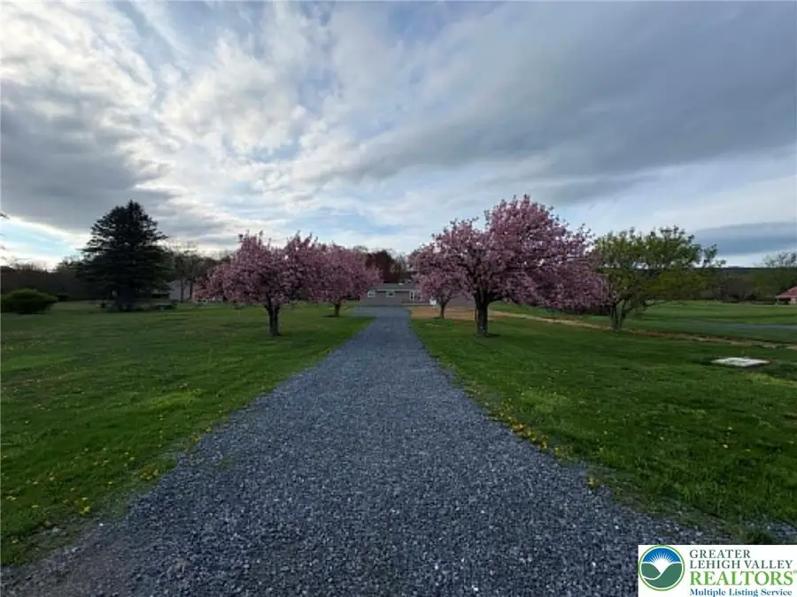 3957 Mountain Road, Washington, PA 18080 - #3
