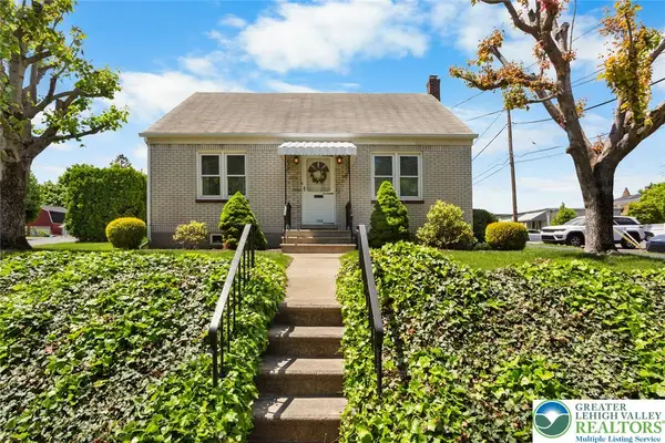 132 S Spruce Street, Nazareth Boro, PA 18064