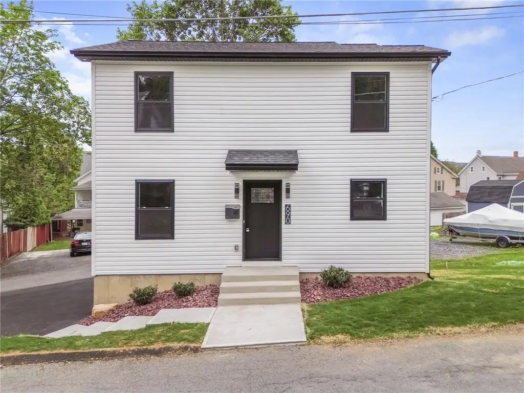 690 W Washington Street, Slatington, PA 18080 - #1