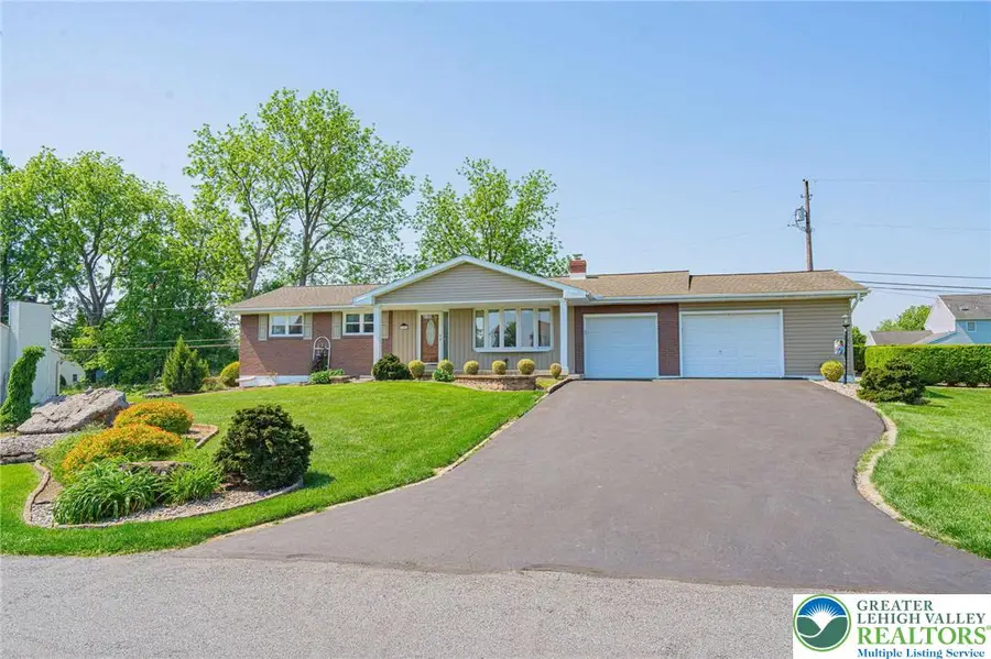 5902 Holiday Drive, Upper Macungie, PA 18104 - #2