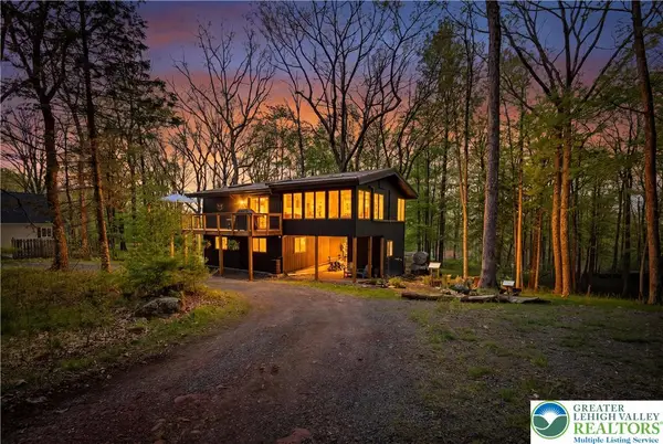 104 Horseshoe Lane, Lackawaxen, PA 18435