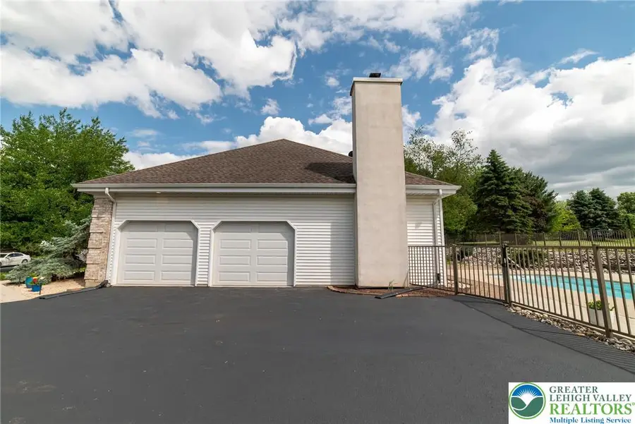 5526 Holiday Drive, Upper Macungie, PA 18104 - #3