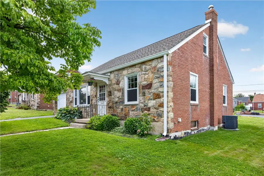 23 Harrison St, Emmaus, PA 18049 - #2