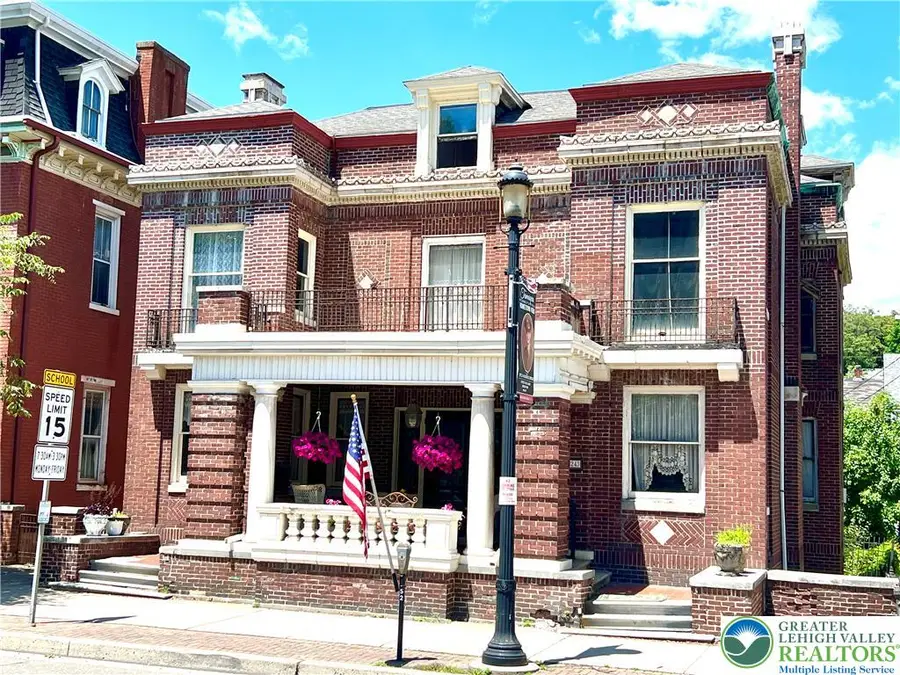243 W Broad Street, Tamaqua, PA 18252 - #2