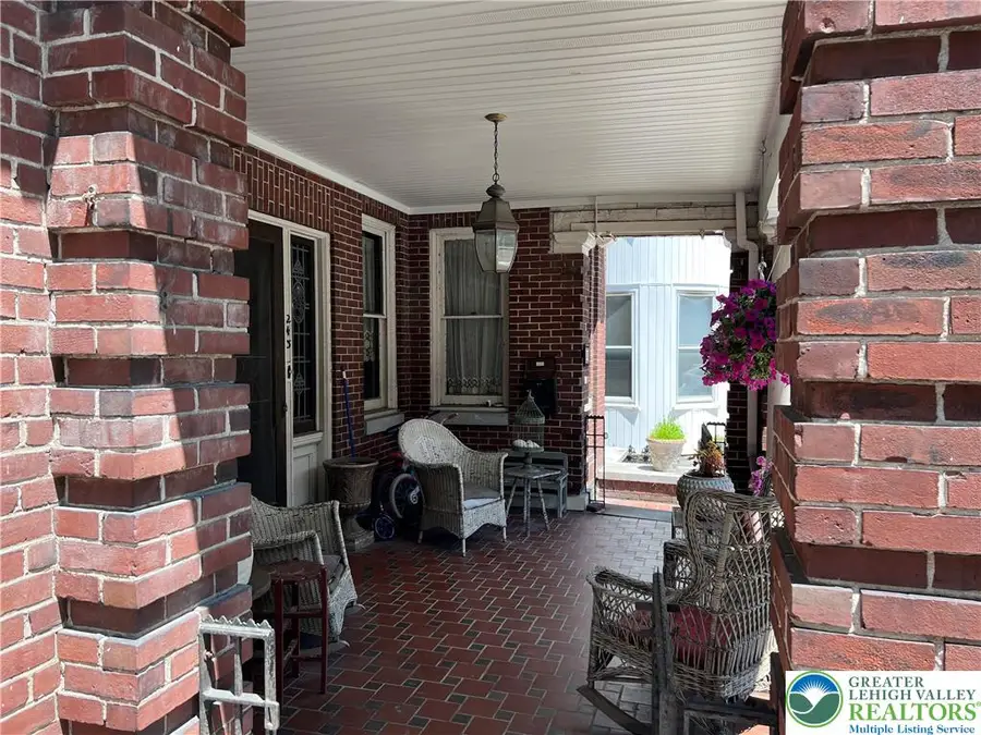 243 W Broad Street, Tamaqua, PA 18252 - #3
