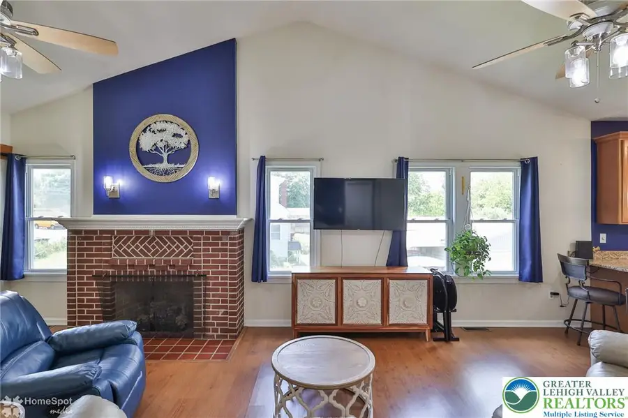 1635 E Emmaus Avenue, Salisbury, PA 18103 - #3