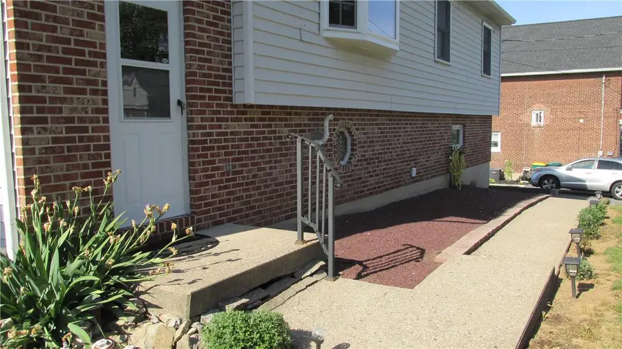 2519 Burrows St, Palmer Township, PA 18045 - #2