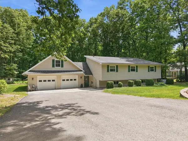 209 Manor Lane E, Mahoning Twp, PA 18235