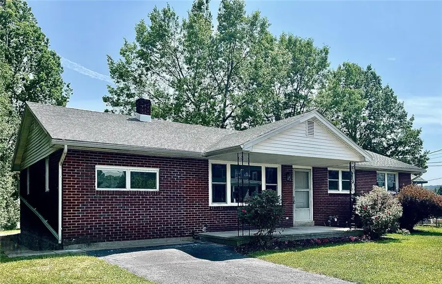 320 E Landis Street, Coopersburg, PA 18036 - #2