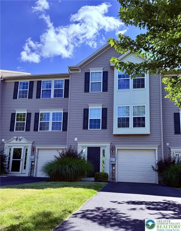 1149 Sparrow Way, Upper Macungie Twp, PA 18031