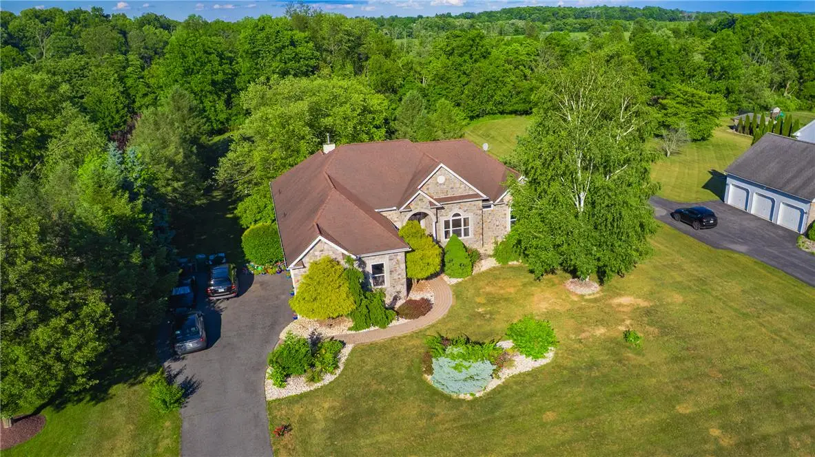 123 Chase Hollow Drive, Bushkill, PA 18064 - #1