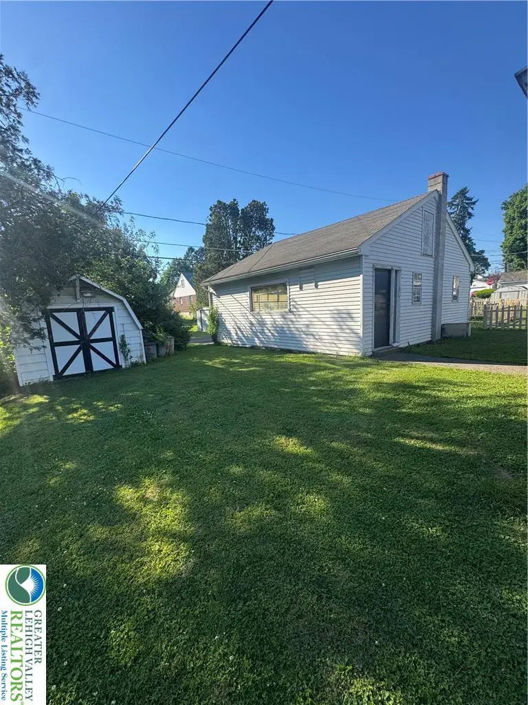 880 New York Avenue, Hellertown, PA 18055 - #2