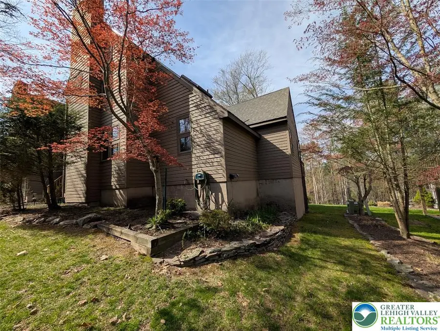 110 Woodmont Circle, Greentown, PA 18426 - #2